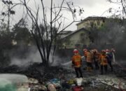 Diduga Bakar Sampah, Tempat Penampungan Barang Bekas di Jalan Rimba Kemuning Palembang Terbakar