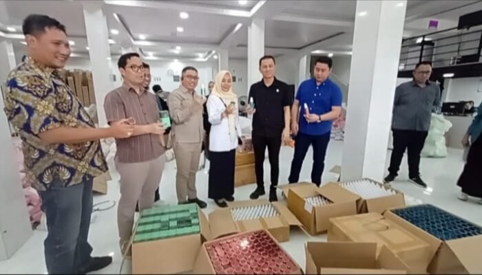 Tindak Lanjuti Laporan Masyarakat, Komisi IV DPRD Palembang Sidak Gudang Daviena Skincare