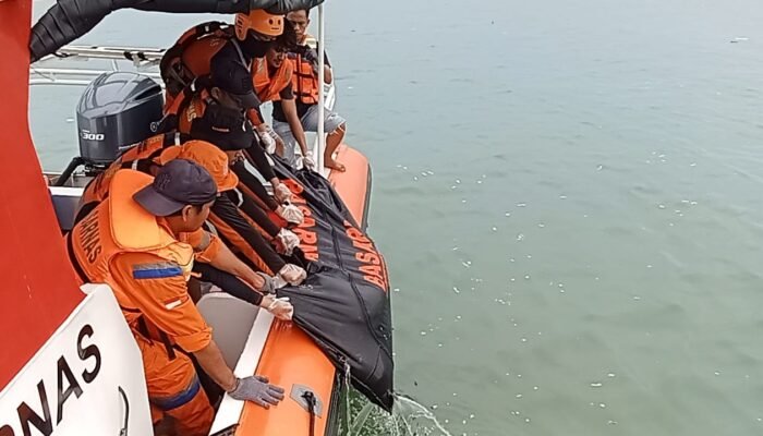 Basarnas Palembang Berhasil Temukan ABK TB Dabo 605 yang Tenggelam di Perairan OKI