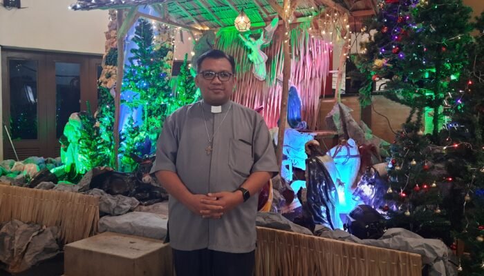 Jelang Misa Malam Natal, Gereja Santo Yoseph Palembang Bersolek Siap Sambut Jemaat