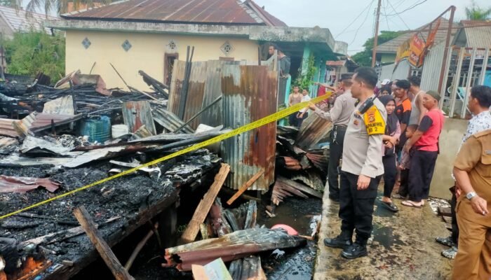 Kebakaran di Lorong Kedukan Bukit 2 Palembang Bedeng 4 Pintu dan Dua Rumah Panggung Rata dengan Tanah