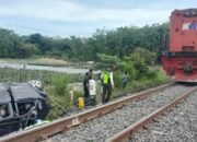 KA Rajabasa Hantam Toyota Rush Diperlintasan Tanpa Palang Pintu di Prabumulih Satu Tewas