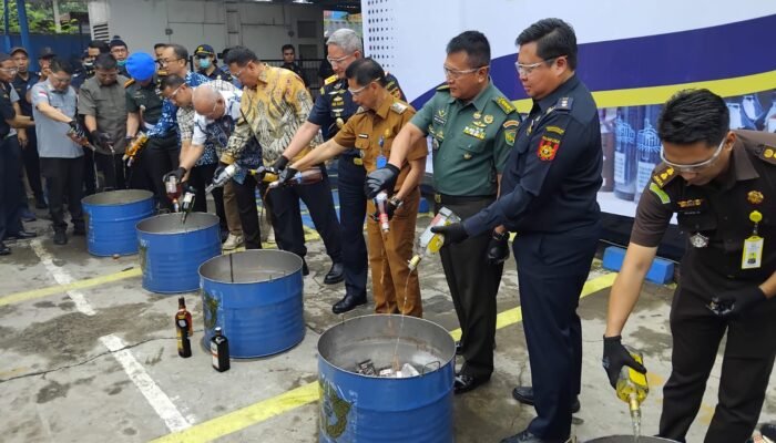 Bea Cukai Sumbagtim Musnahkan Barang Ilegal, Narkoba, Benih Lobster, Mikol Hingga Rokok