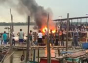 4 Perahu Pompong Nelayan di Desa Sungsang Ludes Terbakar, Kerugian Ditaksir Ratusan Juta