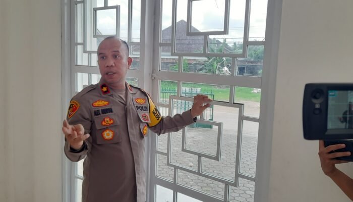 Hasil Olah TKP, Polisi Pastikan Kaca Masjid Ash Shomad Pecah Bukan Karena Tembakan