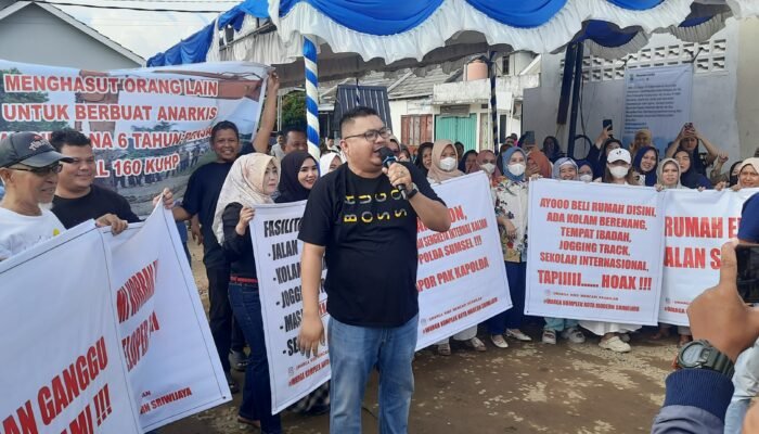 Developer Ingkar Janji, Warga Perumahan Kota Modern Sriwijaya Gelar Aksi Demo