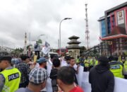 Geruduk Mapolda Sumsel, Massa FPGSS Minta Laporan Dugaan Pemalsuan Tandatangan Segera Dituntaskan