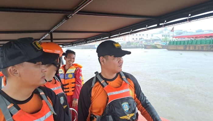 Asyik Berenang di Dermaga Pasar 16 Ilir, Pelajar SMP Tenggelam Basarnas Palembang Lakukan Pencarian