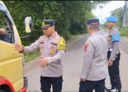 Responsif, Kapolsek Tanjung Batu Turun Langsung Himbau Pengendara Hati hati Melintasi Jalan Berlobang