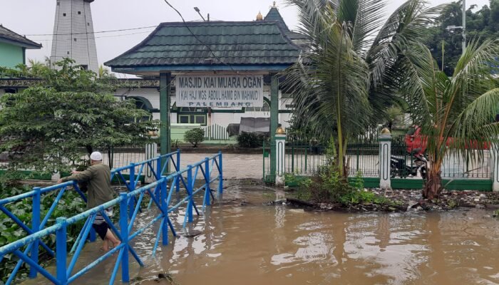 Miris, Bronjong Penahan Tanah Hancur Keberadaan Masjid Ki Muara Ogan Terancam Roboh