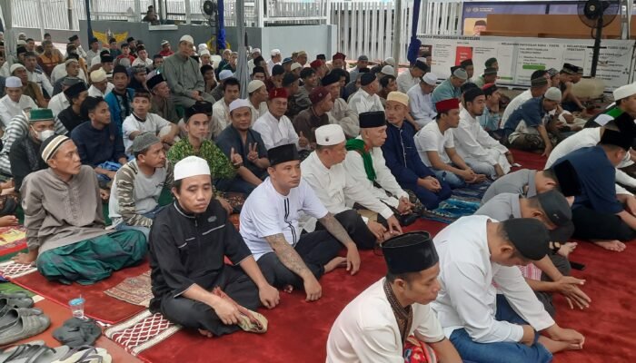 Membaur Bersama Pegawai, Ratusan Warga Binaan Rutan Kelas 1 Palembang Ikut Shalat Id