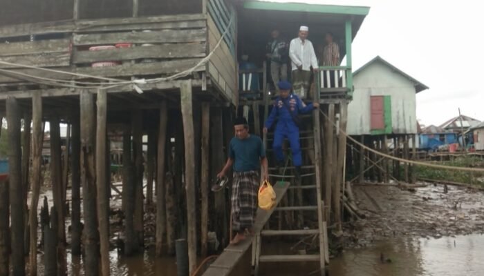 Sigap Ambulance Apung Ditpolairud Polda Sumsel Kembali Menjalankan Misi Kemanusiaan Evakuasi Warga Sakit