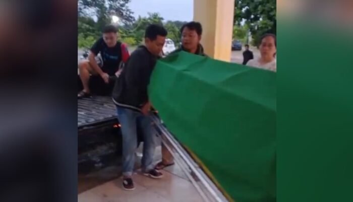 Keterlaluan Ambulance RSUD Martapura Tidak ada Bensin, Jenazah Terpaksa Dibawa Pakai Mobil Pickup
