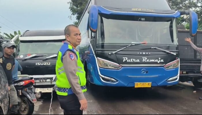 Ketinggian Banjir di Jalan Lintas Timur Palembang Jambi Berangsur Surut