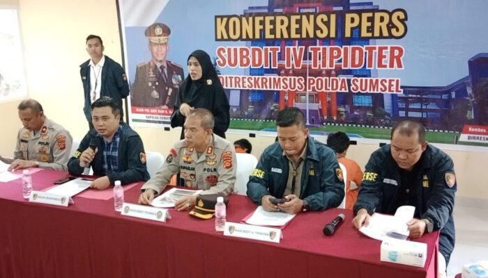 Angkut Ratusan Kayu Gelondongan Hasil Pembalakan Liar 5 Sopir Truk Ditangkap Polda Sumsel