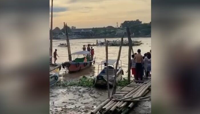 Kapal Jukung Bermuatan Sembako Meledak di Sungai Musi, 3 ABK Terluka, 4 Hilang