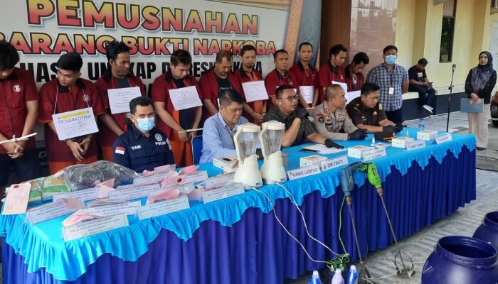 Musnahkan BB 11,7 Kg Sabu dan 1.317 Butir Ekstasi, Polda Sumsel Buru Bandar Besarnya