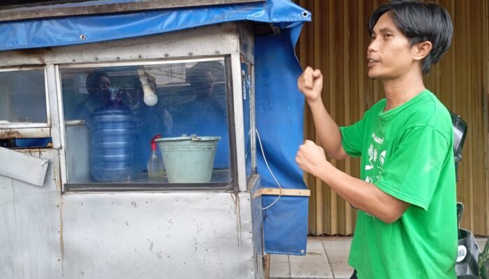 Sigra Tabrak Gerobak Gorengan dan Siomay, Sopir Mengaku Mengantuk