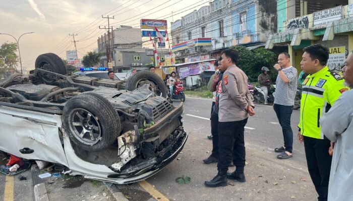 Alami Microsleep, Pajero yang Dikendarai Polisi Hantam Median Jalan Perintis Kemerdekaan Palembang