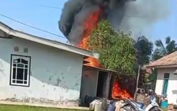 Diduga Korsleting Pompa, Rumah Penyimpanan BBM di Talang Betutu Palembang Ludes Terbakar