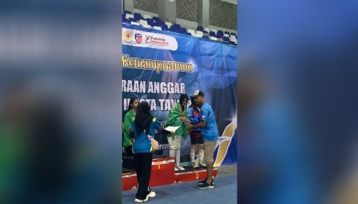 Harumkan Nama Sumsel, Alya Rubiya Yuki Sabet Medali Kejuaraan Anggar di Tangerang