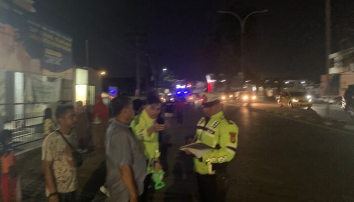 Gagal Salib Truk Didepan, Dua Pelajar SMA Terluka Parah Usai Kecelakaan di Jalan Mayor Zen Palembang