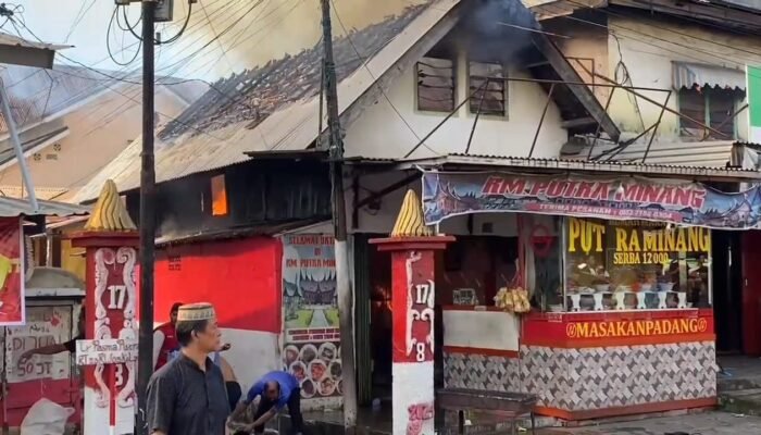 Kebakaran di Jalan Yos Sudarso Palembang, Satu Rumah Makan dan Satu Ruko Dilahap Sijago Merah