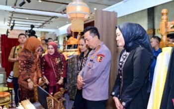 Keren Stand Bhayangkari Sumsel di Bazar Kreasi Bhayangkari Nusantara 2025 Dikunjungi Kapolri