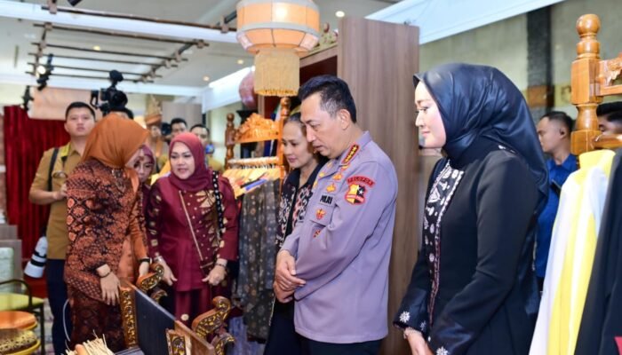 Keren Stand Bhayangkari Sumsel di Bazar Kreasi Bhayangkari Nusantara 2025 Dikunjungi Kapolri