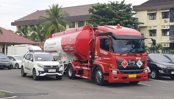 Praktik “Kencing” BBM Subsidi Sopir Tangki PT Elnusa Petrofin Dibongkar Polda Sumsel, Modus Cabut GPS