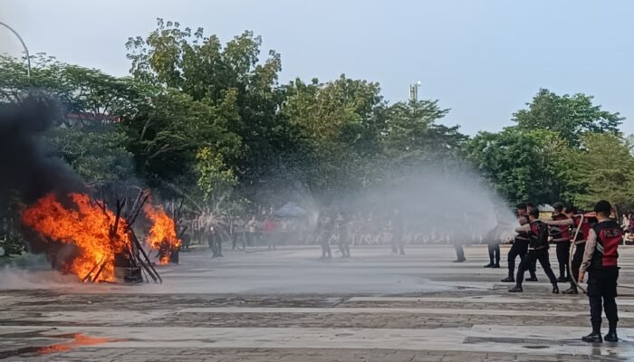 Personel Polda Sumsel Diajarkan Teknik dan Praktek Memadamkan Api Karhutla