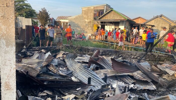 Sijago Merah Menyala, 19 Rumah di Jalan Lettu Karim Kadir Gandus Ludes Terbakar