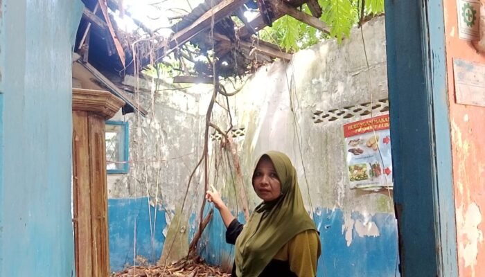 Miris, Lima Tahun Tak Tersentuh Perbaikan, Atap Bangunan SDN 31 Palembang Roboh