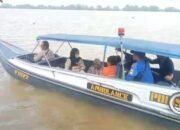 Remaja Penderita DBD di Desa Upang Marga Dilarikan ke RS dengan Ambulance Apung Polairud Polda Sumsel