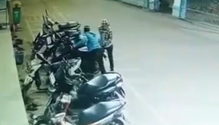 Patahkan Stang dengan Kaki, Pelaku Curanmor Bawa Kabur Motor di Parkiran Masjid di Sukabangun II Palembang