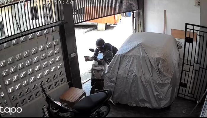 Parkir di Halaman Rumah, Motor Kasmawati Digondol Maling Pelakunya Terekam CCTV
