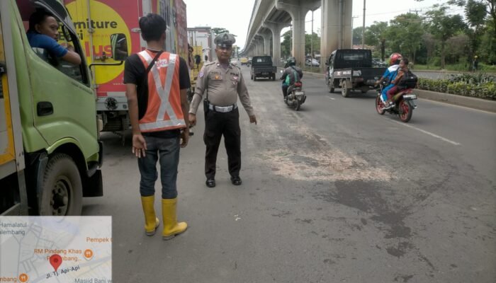 Pemotor Wanita di Palembang Tewas Diserempet Truk Molen, Sopir Kabur