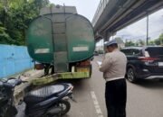 Seruduk Truk Tangki di Jalan Kol H Burlian Palembang, Pengemudi Motor Terluka Parah