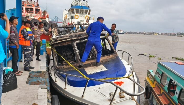 Kapal Cepat OKI 005 yang Terbakar di Sungai Musi Bawa Karyawan PT OKI Pulp and Paper Mils