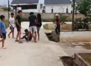Gegara Tegur Sekelompok Remaja Bermain Layangan, Ayah dan Anak Kena Keroyok Hingga Disabet Celurit