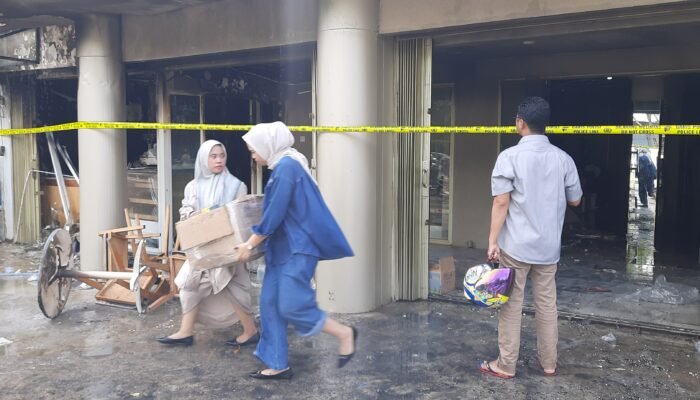 Ada Karyawan Lupa Matikan Kompor, Butik Pakaian di Jalan Sumpah Pemuda Palembang Terbakar