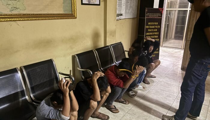 Modus Mengatur Lalu Lintas, Lima Pelaku Pungli di Simpang Lampu Merah Tol Keramasan Ditangkap Jatanras