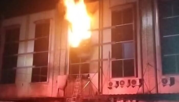 Berawal dari Listrik Hidup Mati, Ruko Tiga Lantai di Komplek Suta Mas Dilalap Sijago Merah