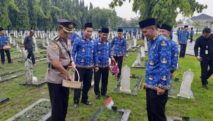 Peringati HUT Korpri ke 54, Karo SDM Polda Sumsel Pimpin Upacara Ziarah dan Tabur Bunga di TMP
