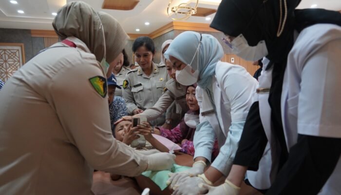 Tegangnya Raut Wajah Aldo Saat Dikhitan HUT Korpri ke 54 di RS Bhayangkara Moh Hasan Palembang