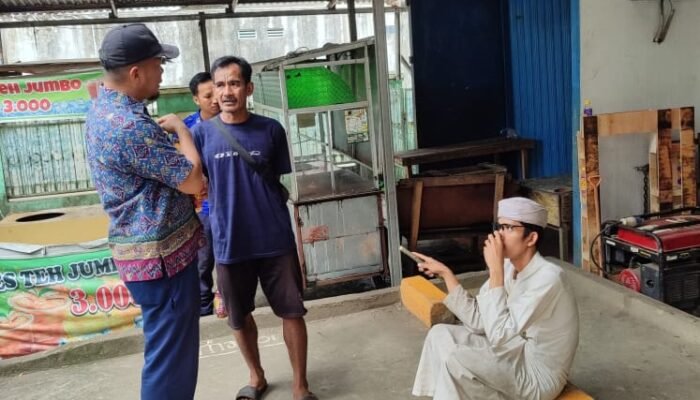 ODGJ Nyelonong Masuk ke Alfamart di Gandus, Karyawan Ketakutan Langsung Menghubungi Damkar