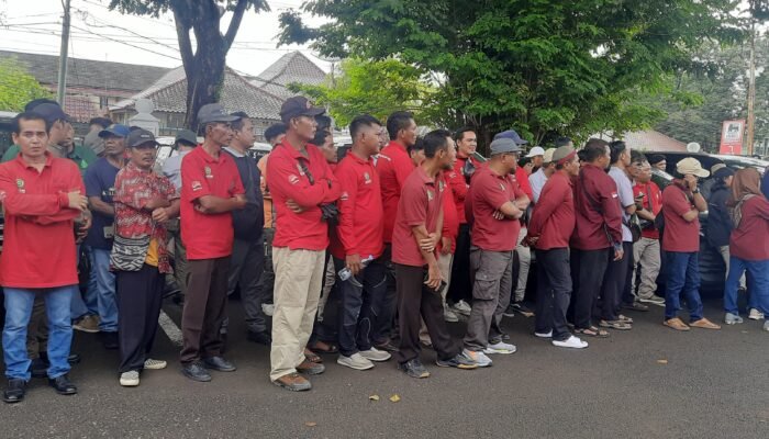 Puluhan Simpatisan Kemas H Halim Datangi PN Palembang, Berikan Support dan Dukungan