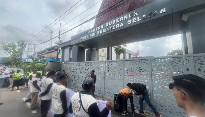 Dishub Beri Izin Truk HD Putra Perkasa Abadi Melintas, Aktivis Curiga Ada Permainan, Gubernur Harus Bertindak!