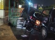 Lakalantas di Jalan R Sukamto Palembang Pikap Seruduk Agya dari Belakang Hingga Hantam Halte