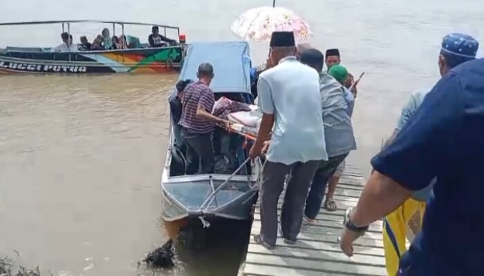 Kesulitan Antar Jenazah ke Pemakaman, Warga Upang Minta Bantuan Ambulance Apung Polairud Polda Sumsel